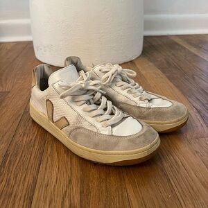 Women’s Veja Sneaker